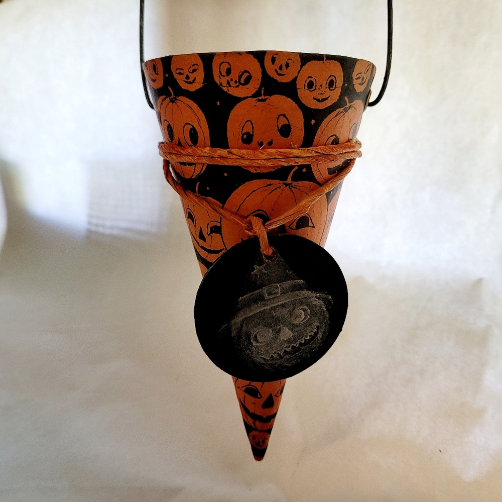 Halloween Pumpkin Cone Decoration